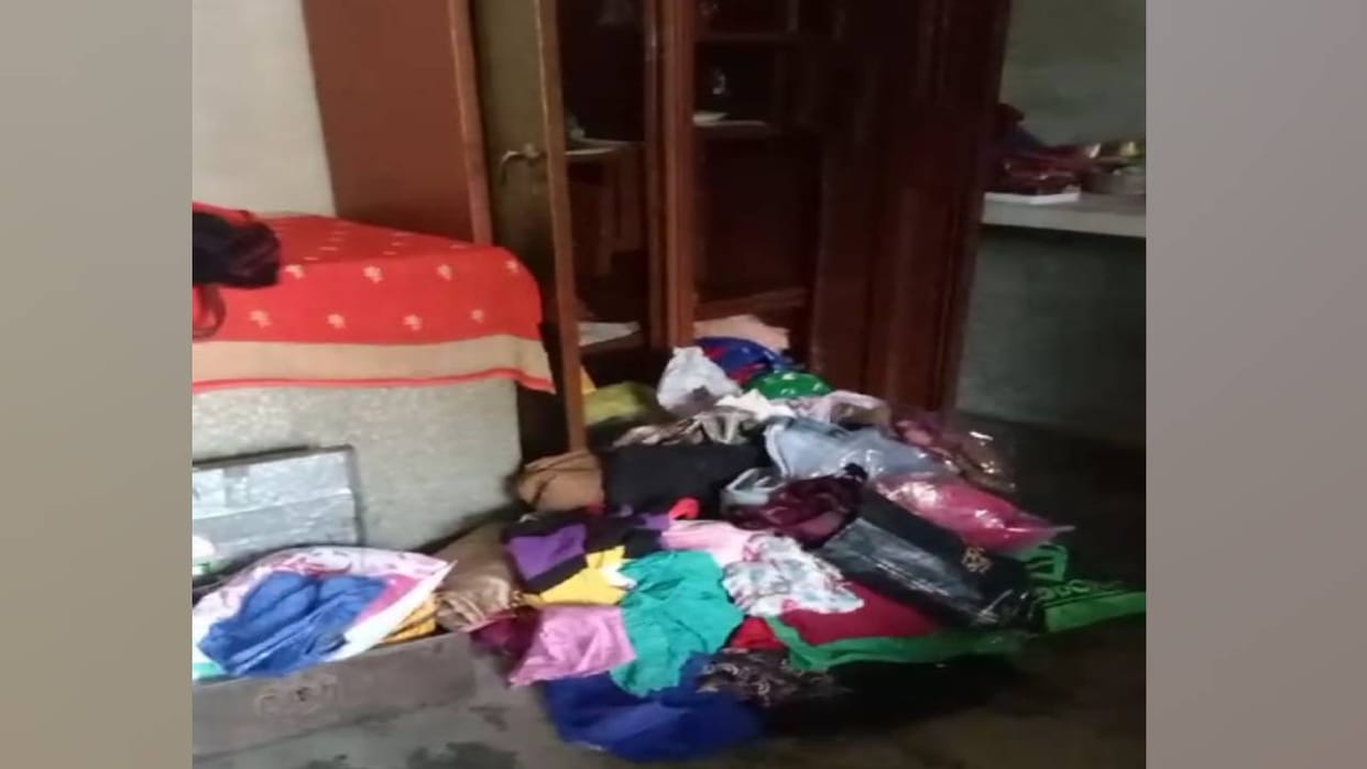miscreants entered house and committed robbery In Etah