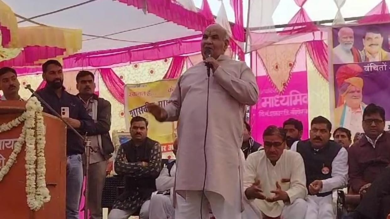 Damoh Revenue Minister Karan Singh warned officers and employees regarding bribery