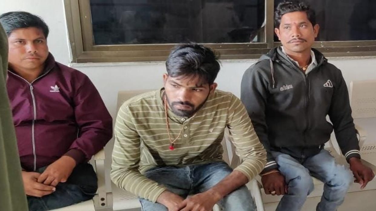 Damoh Four disabled people cheated of Rs 76,000 in the name of getting a car for Rs 19,000