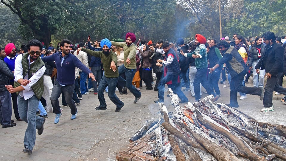 Festival of Lohri being celebrated with great pomp in Punjab