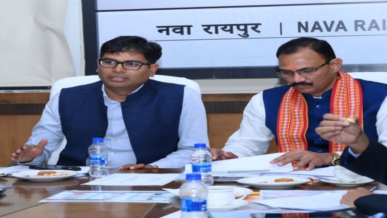 CG News: Finance Minister OP Chaudhary reviewed budget of Health Department, gave instructions to the official