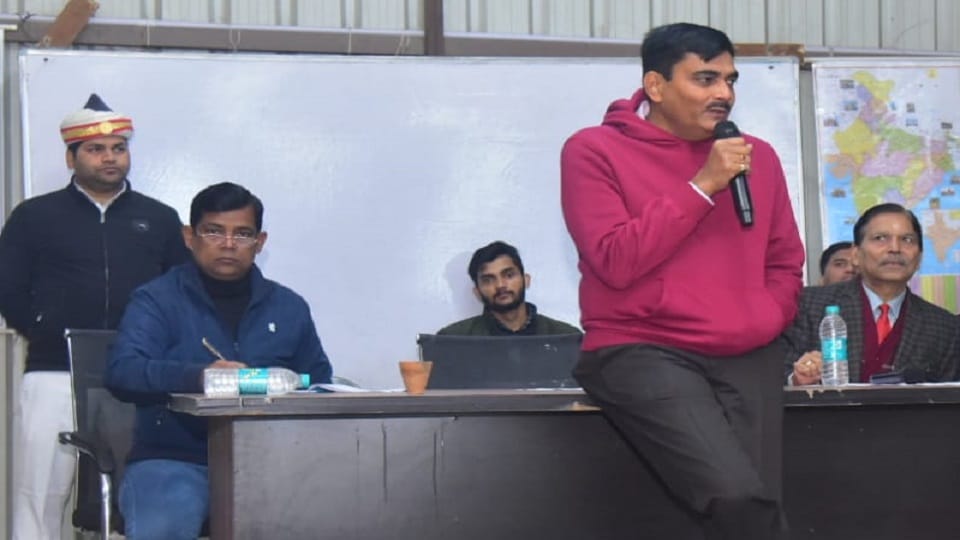 Aligarh DM Indra Vikram Singh gave success tips to the candidates preparing for competitive exams