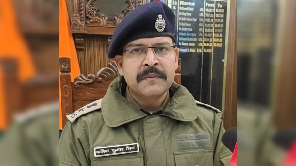 SP Motihari Kantesh Mishra seeks answers from patrol officers in case of theft of lakhs in 3 jewelery shops