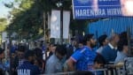 मैच से पहले लगी स्टेडियम के बाहर दर्शकों की कतारें।
