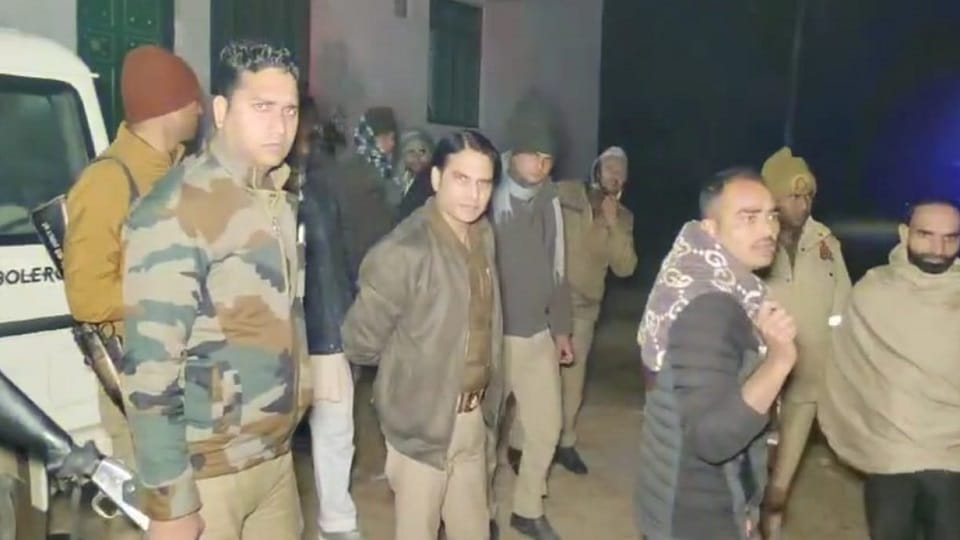 Amroha: Electricity contractor and laborers beaten up for vacating the house, scuffle with police