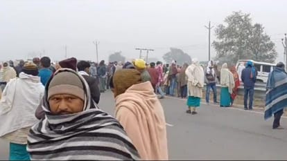 Bihar: Farmer working in fields stabbed to death in Rohtas; Family members protested by blocking road