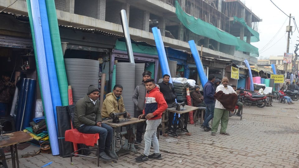 Notice issued to Municipal Commissioner in case of twelve-door shops