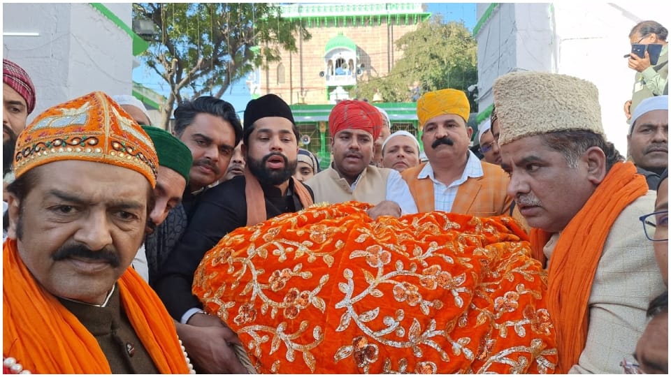 Chadar presented Ajmer Dargah on behalf of Rajasthan CM Bhajanlal Sharma