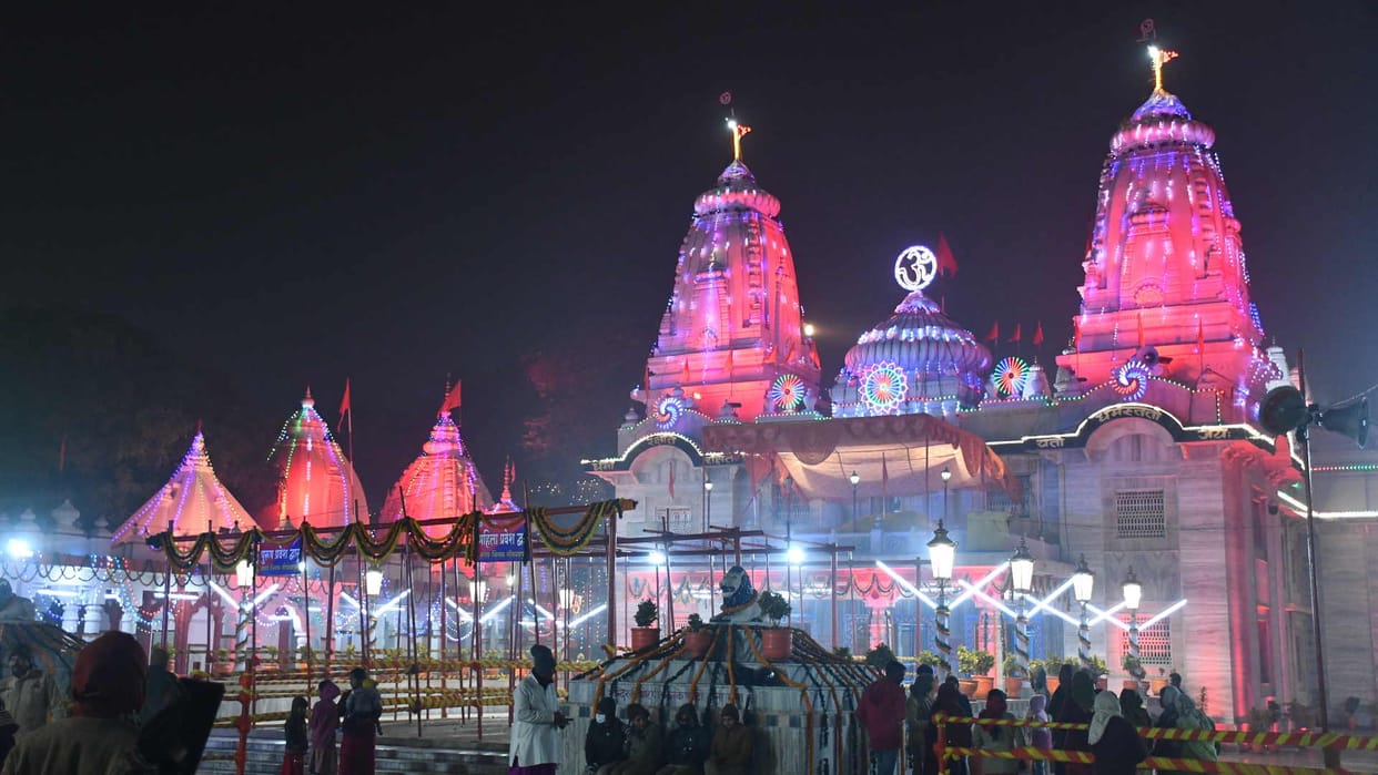 Police eye on it servant of Gorakhnath temple change his dress and name