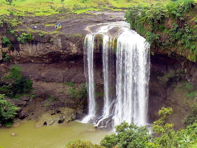 Indore: Student bunked in school and reached Tincha Falls for picnic with friends, died due to drowning in the