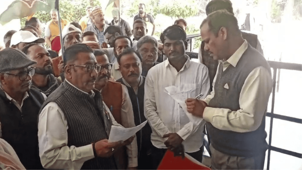 Congress workers mobilized against former minister Meena Singh