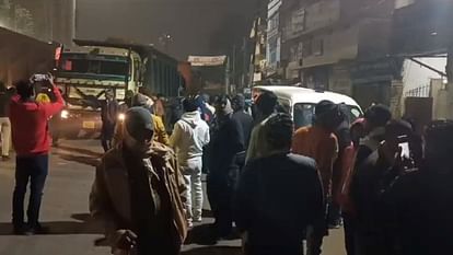 Jehanabad: Pregnant woman admitted to hospital dies; Doctors accused of negligence family members blocked road