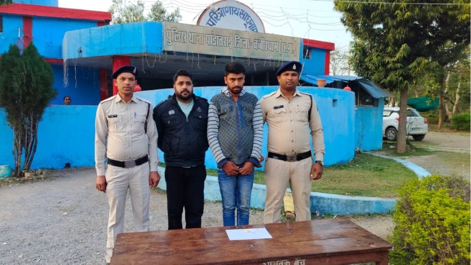Police arrested accused in theft case in Kabirdham