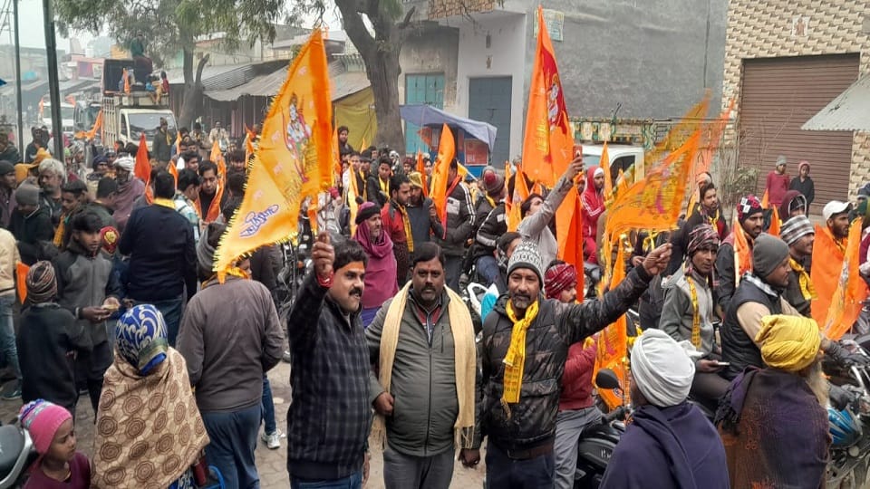 Bhagva bike yatra in Kaudiaganj