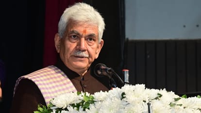 जम्मू कश्मीर: देश विरोधी गतिविधियों में शामिल 154 सरकारी कर्मचारियों को दिखाया बाहर का रास्ता lg Manoj Sinha said 154 Government employees sacked over anti national activities