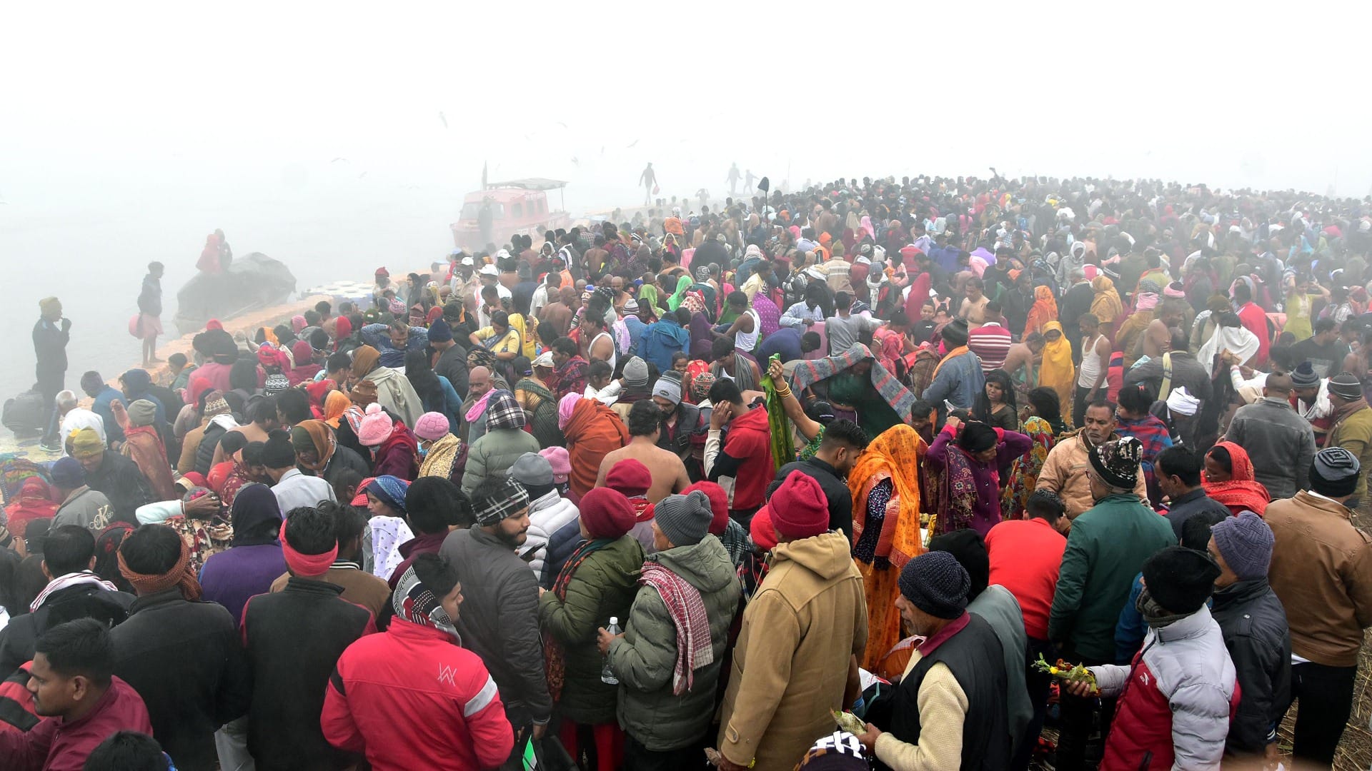 Makar Sankranti 2024: Even before the Sun entered Capricorn, nine lakh people took a dip