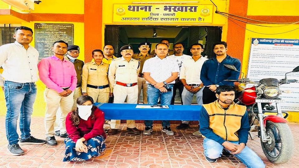 पुलिस की गिरफ्त में आरोपी