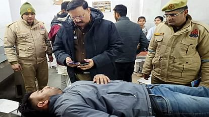 Rampur Encounter: पुलिस मुठभेड़ के बाद गोतस्कर गिरफ्तार, पैर में लगी गोली, दस हजार का इनामी था आरोपी Rampur: Cow smuggler arrested after police encounter, shot in the leg