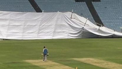 Ranji Trophy Sightscreen crumbles during Maharashtra vs Jharkhand game in Pune