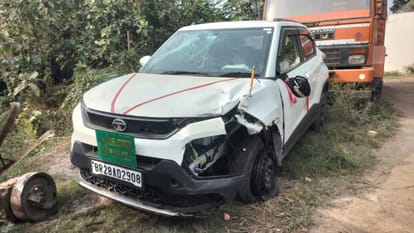 Bihar News: गोपालगंज में कार-बाइक में सीधी टक्कर, दो लोगों की हालत गंभीर; जानें गाड़ी का राजद से कैसा संबंध RJD leader's car and bike collide directly in Gopalganj, condition of two youth riding bike is critical