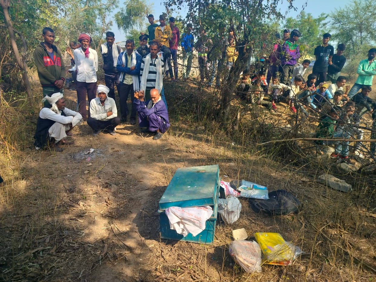 Damoh: Thieves took away a box full of decades old jewellery, took out the goods and threw the box in field