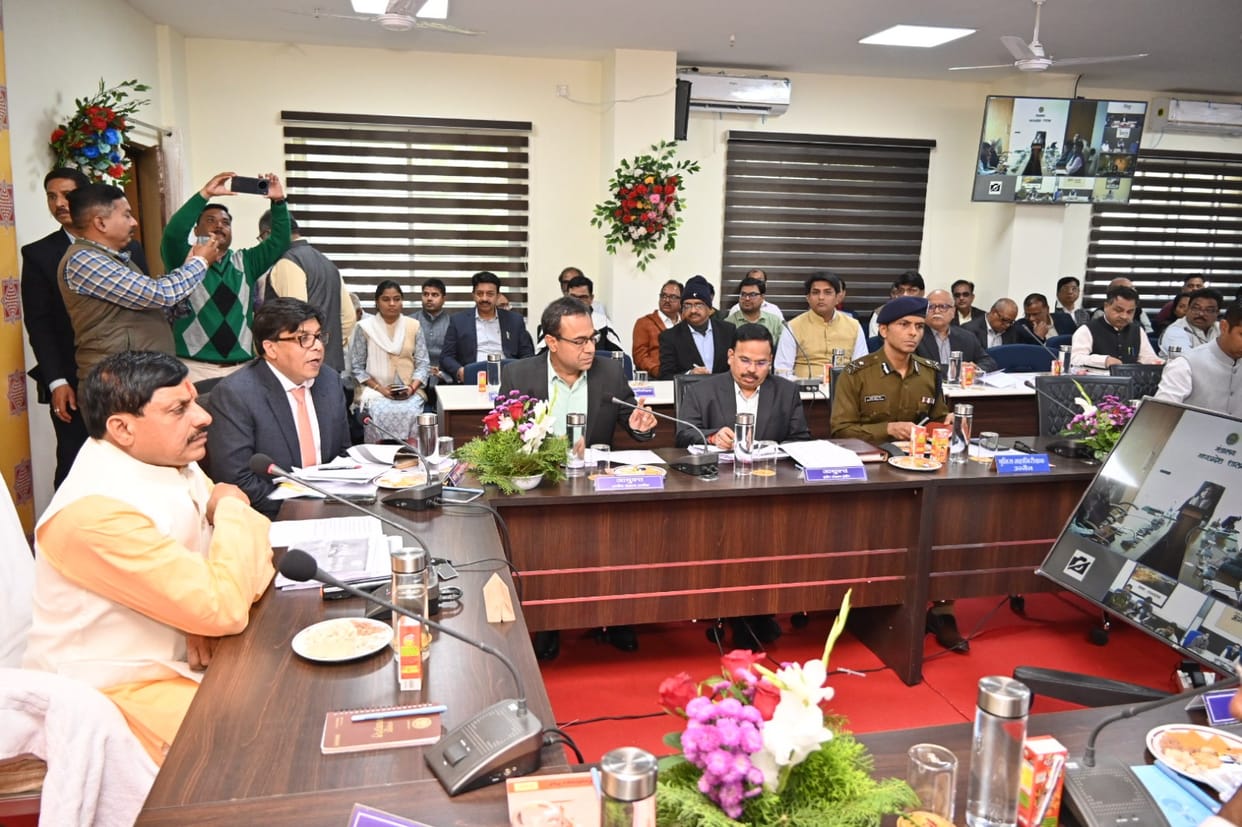 CM reached the meeting of development works of Simhastha 2028, said- stop drain water from getting into Shipra