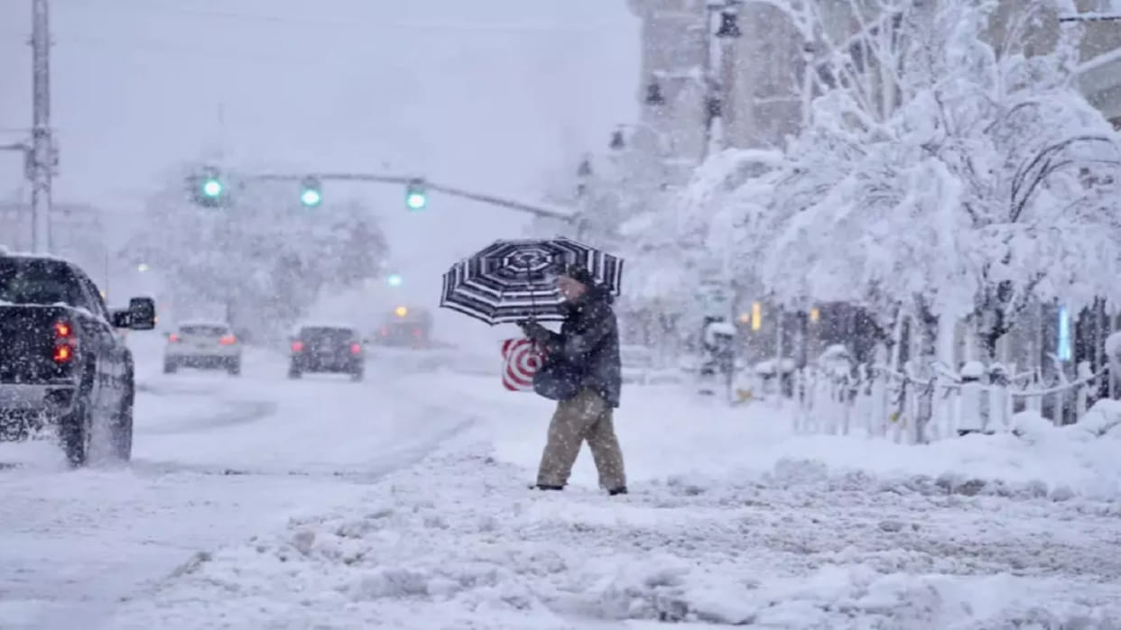 America Snow Storm Emergency many states America due to snow storm more than two thousand flights canceled