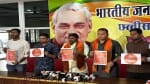 पोस्टर का विमोचन करते रवि भगत