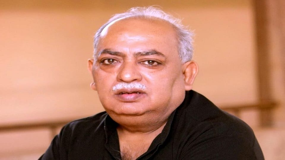 Munawwar Rana: Despite being from Lucknow, Munawwar Rana was from Allahabad