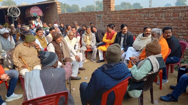 Hathras News: 25 लोगों की जान ले चुकी पांच दशक पुरानी खूनी रंजिश का अंत, हुई सुलह, गांव में उत्सव का माहौल