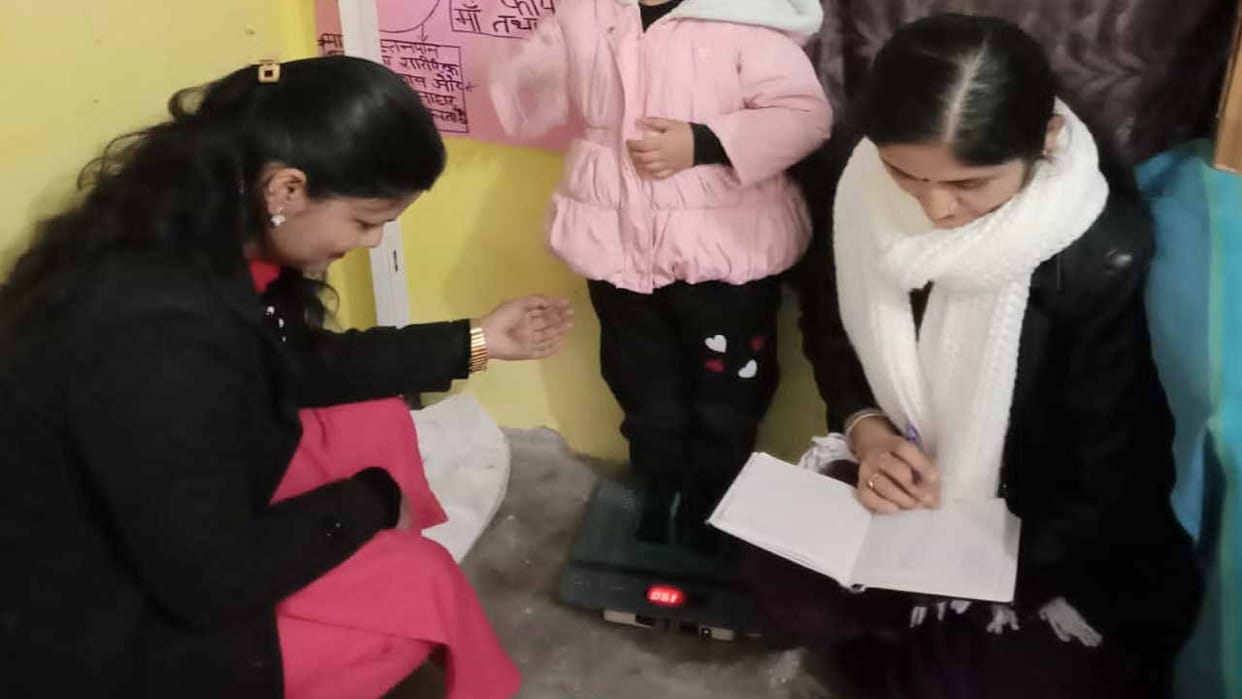 Under the nutrition campaign, height and weight of children were checked in Anganwadi centers of Nahan city.
