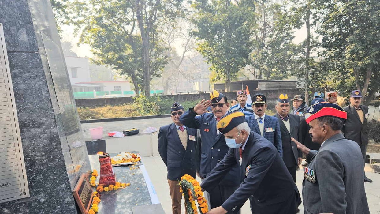 Tribute paid to freedom fighters and martyrs on Army Day in Bilaspur