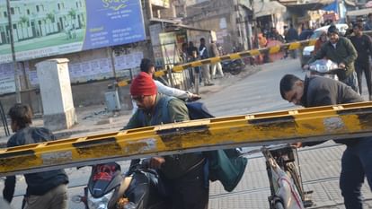Bagla College gate will remain closed for five hours for two days