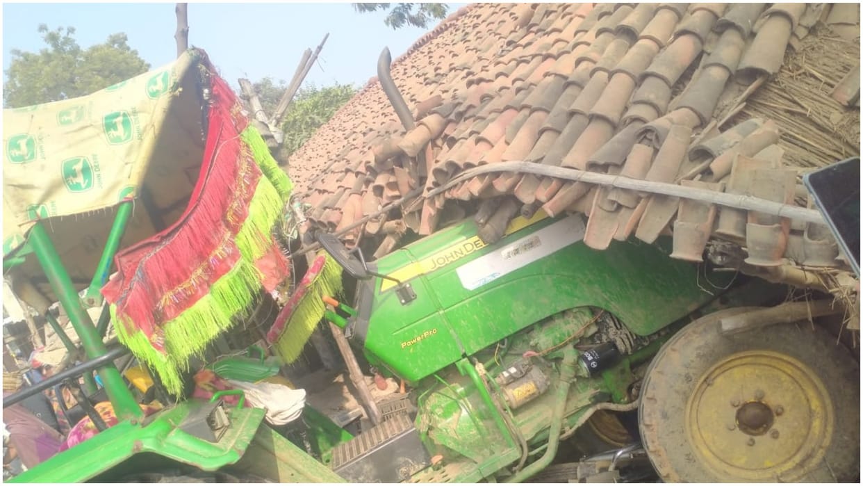 Bihar News : Uncontrolled tractor laden with sand entered the house.woman died in Gaya.