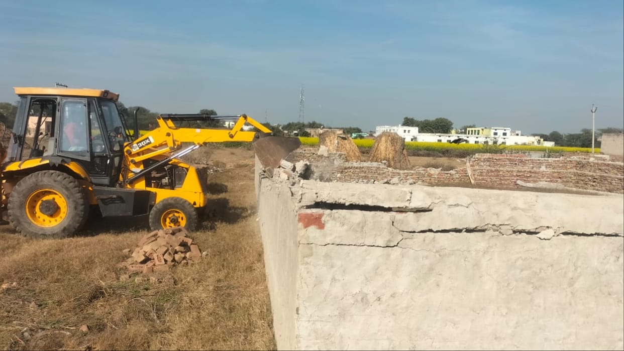 Narnaul: DTP vandalized the illegal colony being built on 2 and half 5 acres