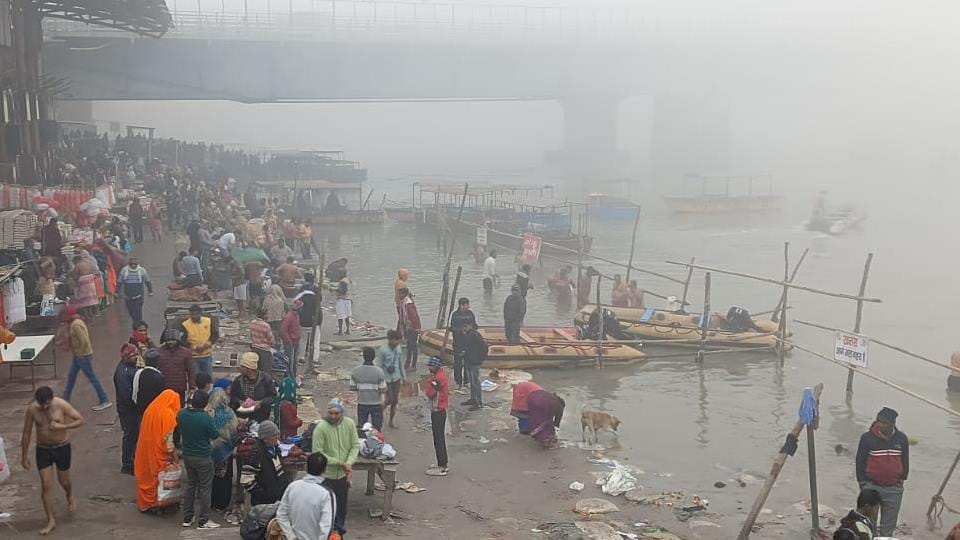 Amroha: Makar Sankranti, after taking bath Tigri Ganga, Prasad Pushna and Khichdi is distributed