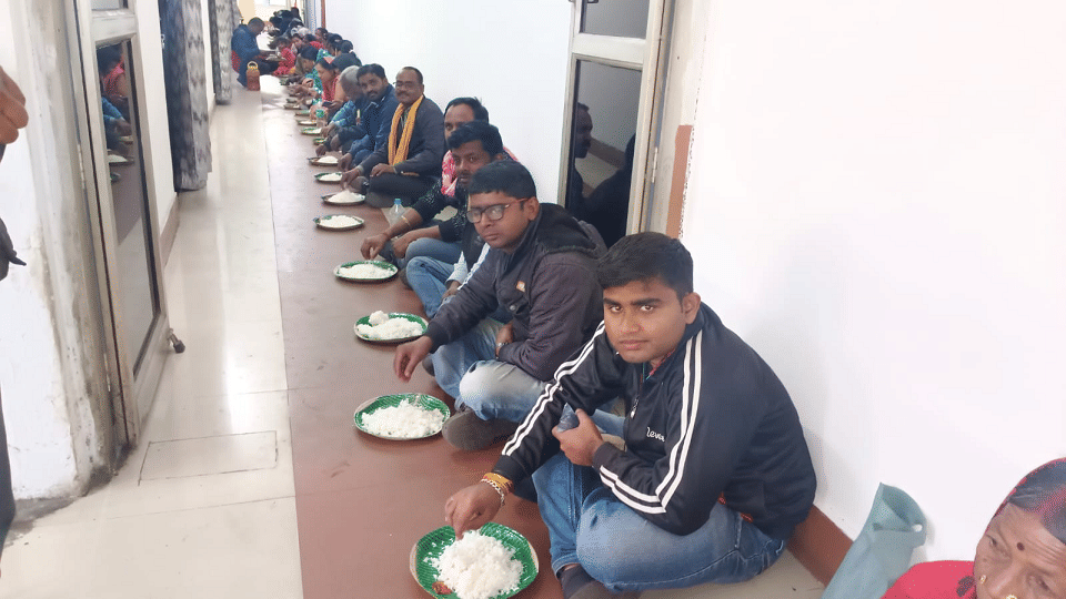 Land displaced people occupy Kusmunda GM office for employment in Korba