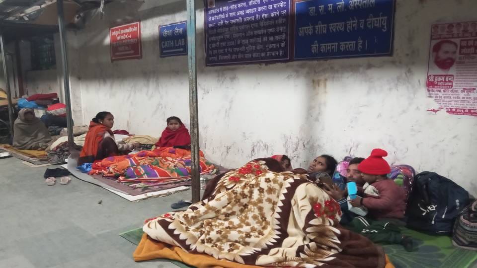 Patients and attendants in Delhi hospitals forced to sleep under the open sky