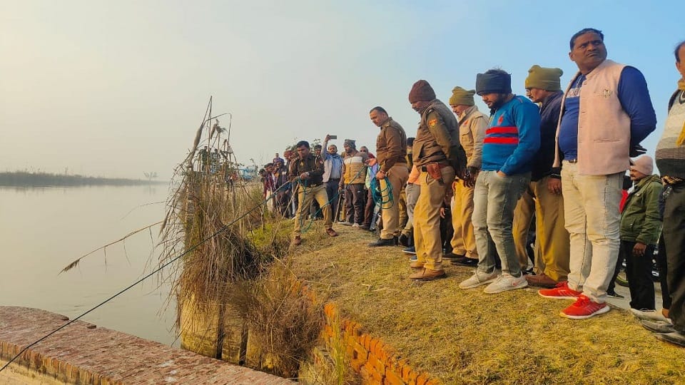 People kept watching as cloth merchant jumped into the canal, police is searching