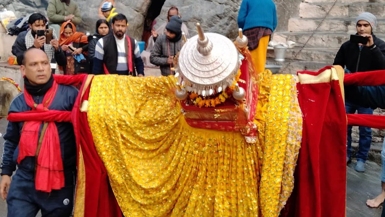 Makar Sankranti Dev Doli took bath Devprayag Alaknanda Bhagirathi Sangam Uttarkashi Uttarakhand Watch Photos