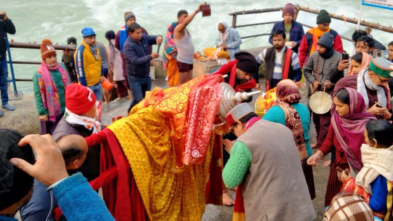 Makar Sankranti Dev Doli took bath Devprayag Alaknanda Bhagirathi Sangam Uttarkashi Uttarakhand Watch Photos