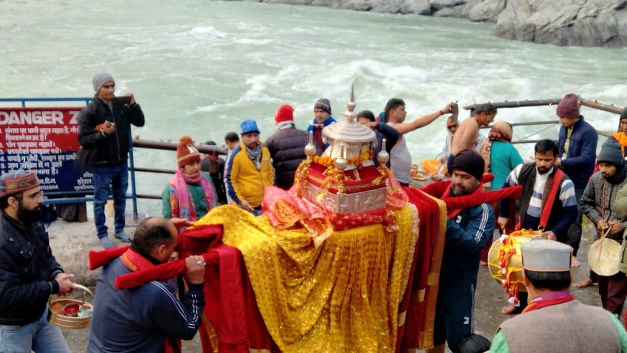 Makar Sankranti Dev Doli took bath Devprayag Alaknanda Bhagirathi Sangam Uttarkashi Uttarakhand Watch Photos
