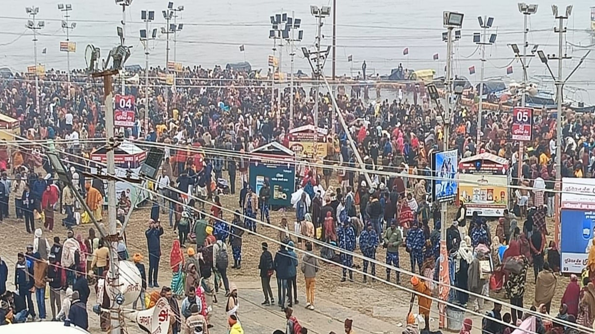 Makar Sankranti Flood of faith gathered on the banks of Sangam, lakhs of devotees took a holy dip