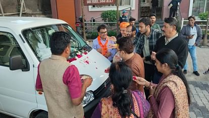 Ujjain News A unique devotee of Baba Mahakal donated a van