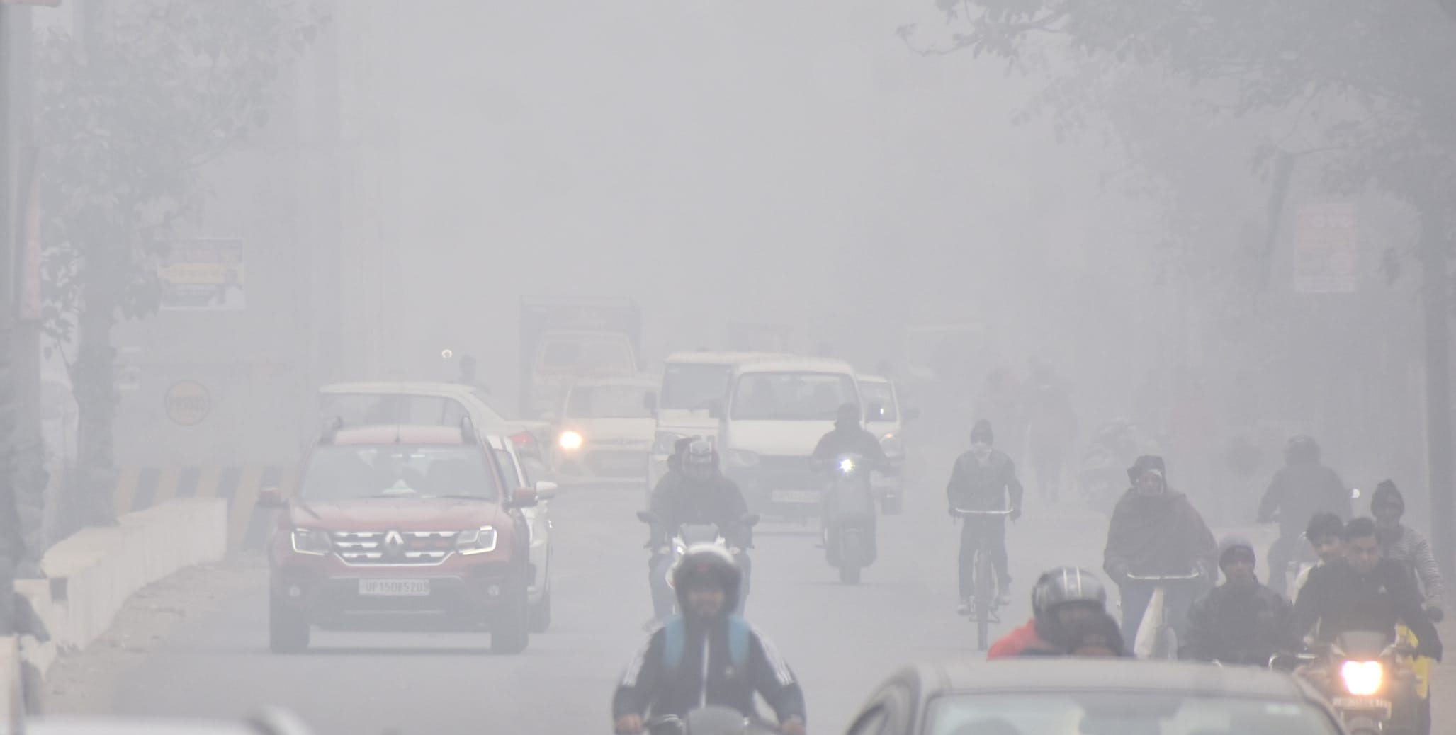 मेरठ में घना कोहरा।