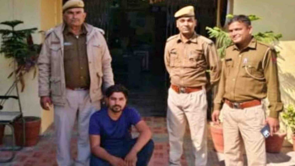 Sirohi police seized 66 cartons of English liquor being taken to Gujarat.
