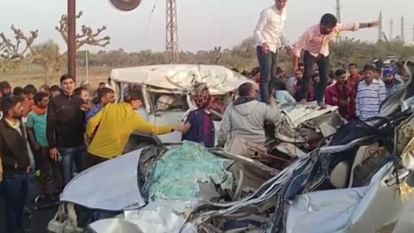 Rajasthan News: सीकर में कारों की टक्कर में छह की मौत, 5 घायल; यूपी में धौलपुर की बस दुर्घटनाग्रस्त, 40 जख्मी Rajasthan News: Six killed, 5 injured in car collision in Sikar; Dholpur bus accident in UP, 40 injured