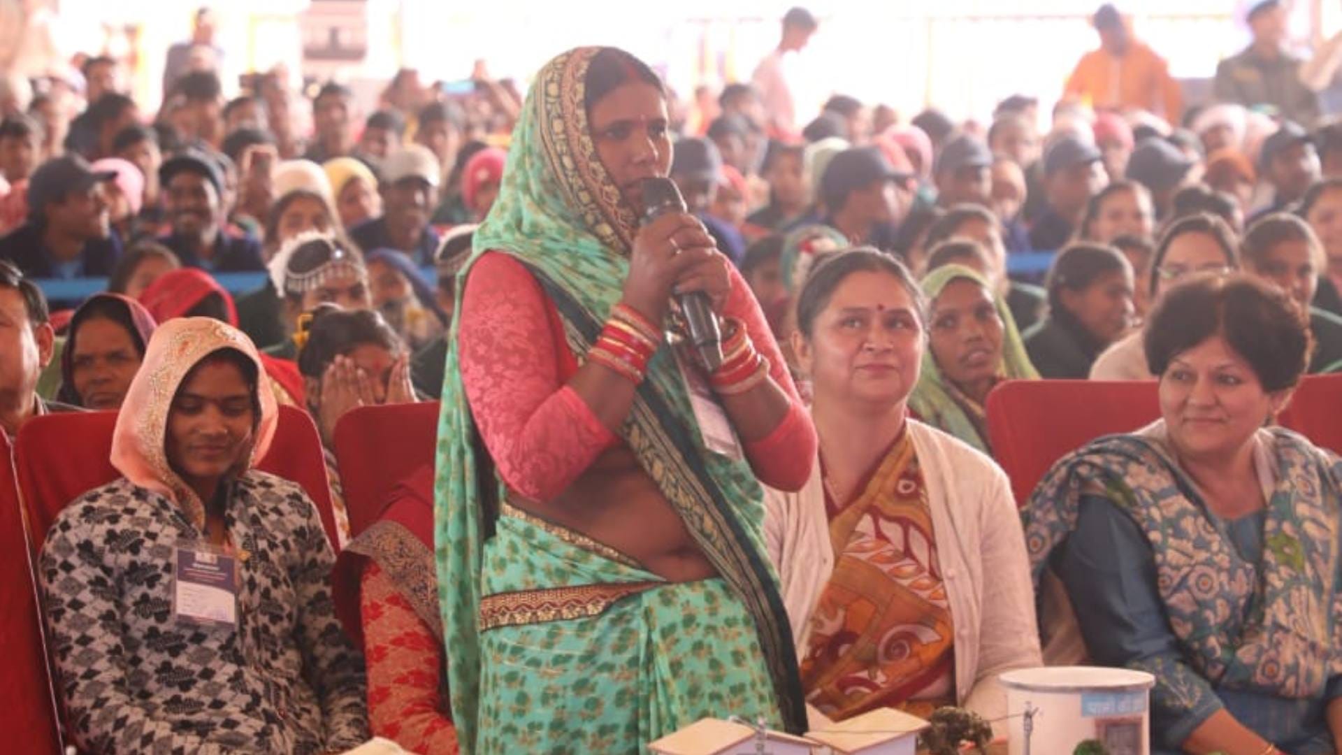 MP News: PM Modi spoke to the women of Shivpuri in Janman Abhiyan, told one that you speak superfast.