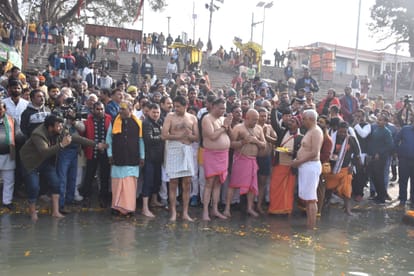 UP Congress leaders reached Ram temple, took a dip in Saryu, said- Ayodhya is everyone's