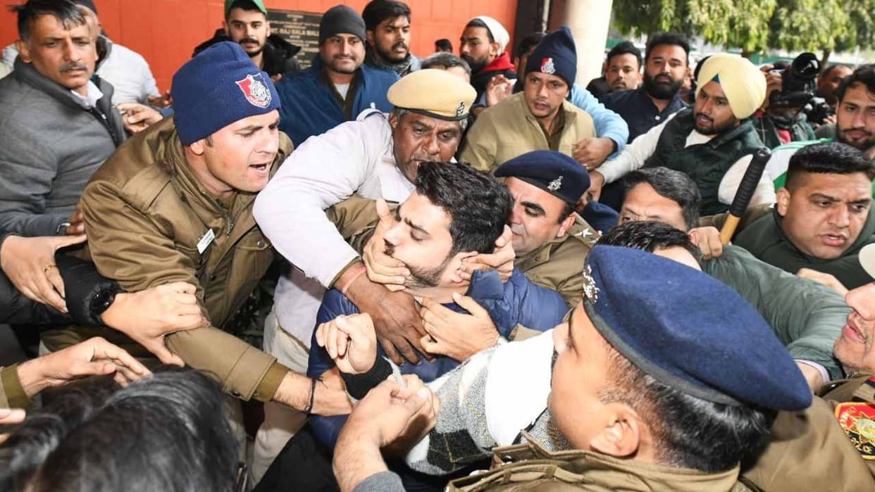 Huge uproar in Chandigarh Municipal Corporation